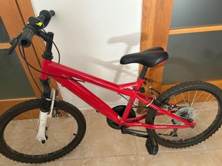 Bicicleta infantil roja