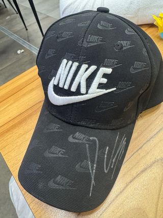 Gorra Nike Negra Firmada por Duki 
