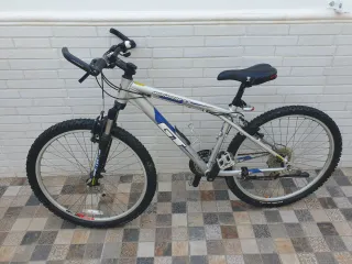 Bicicleta GT Avalanche 3.0 Aluminio