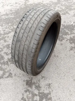 Neumático 205/45R17