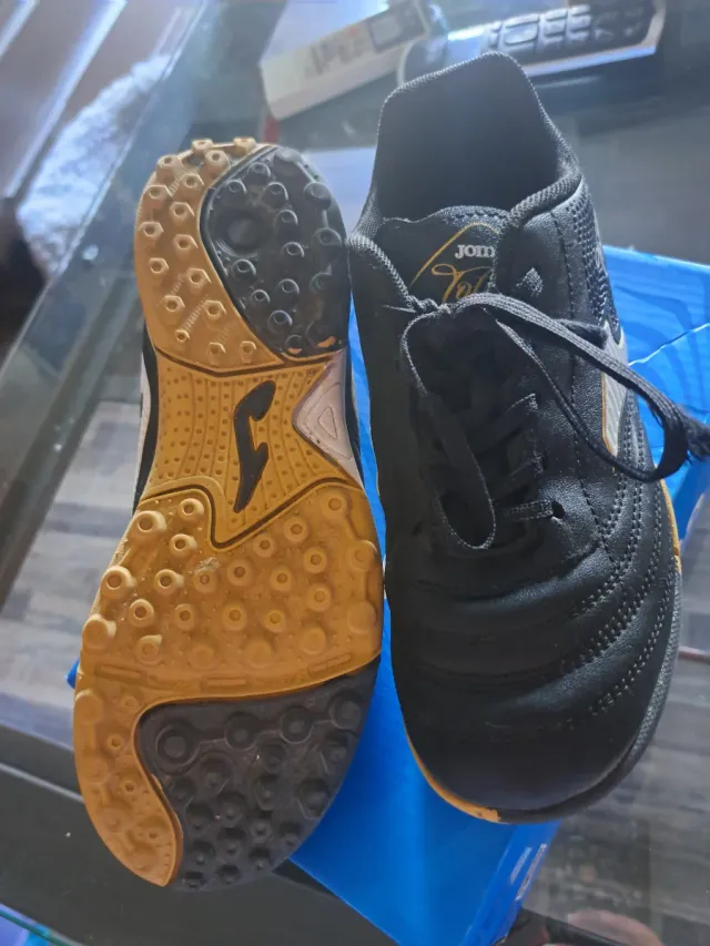 Botas Joma Talla 35 Negro/Dorado Multitaco