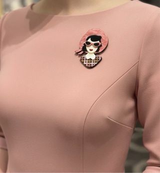 Spilla retrò donna anni '50 rosa acrilico