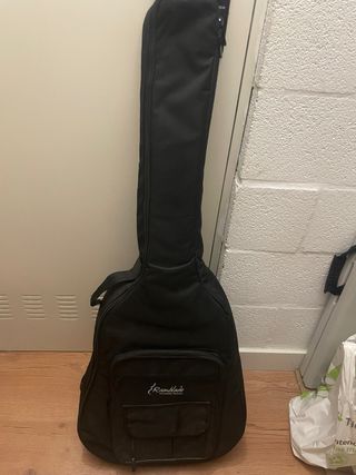 Guitarra flamenca con funda