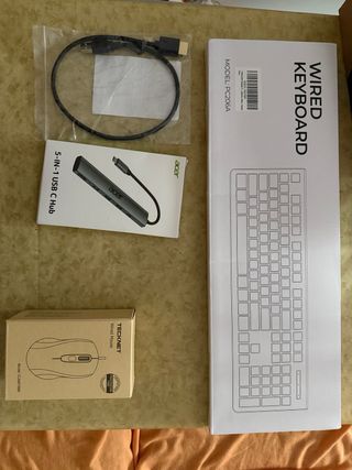 Teclado, Hub Acer, Ratón TeckNet y Cable HDMI