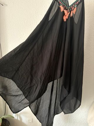 Pareo negro con detalles bordados