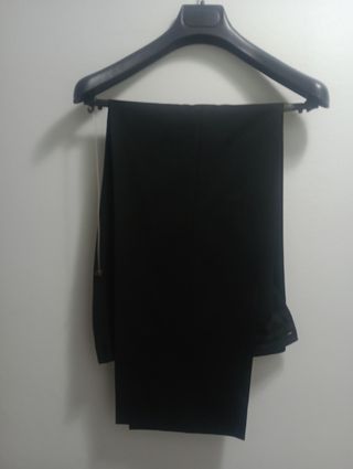 Traje negro de hombre 