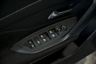 Peugeot 308   5P Active Pack BlueHDi 130 SS EAT8 