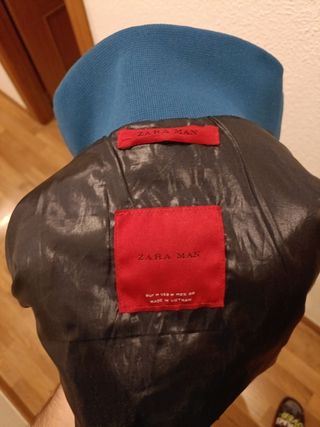 Chalecos Zara Man azul marino y eléctrico