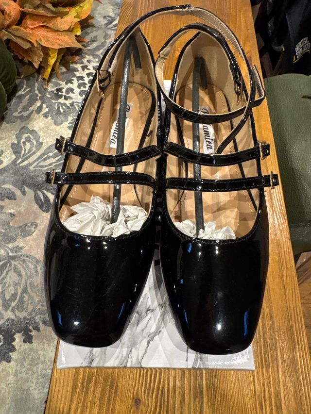 Ballerine nere lucide con cinturini