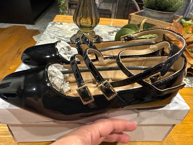 Ballerine nere lucide con cinturini