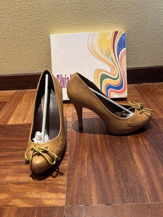 Zapatos de tacón marrones talla 39