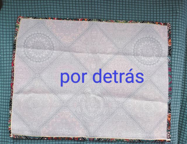 Dos Manteles individuales decorativos