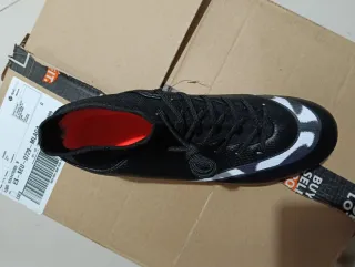 Botas de fútbol negras