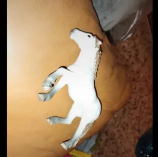 Muñeco caballo blanco