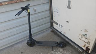 Patinete eléctrico negro