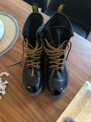 Botas estilo Dr. Martens Talla 39 Negras