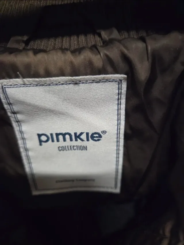 Piumino con cappuccio e pelliccia.