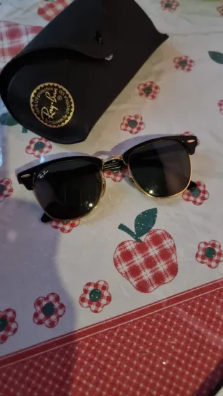 Occhiali Ray-Ban neri e oro