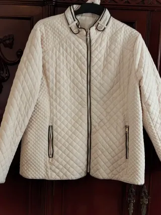 Chaqueta acolchada beige