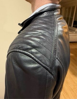 Cazadora de cuero negra