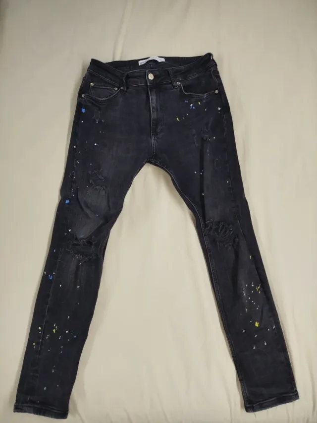 Vaqueros hombre negros con salpicaduras