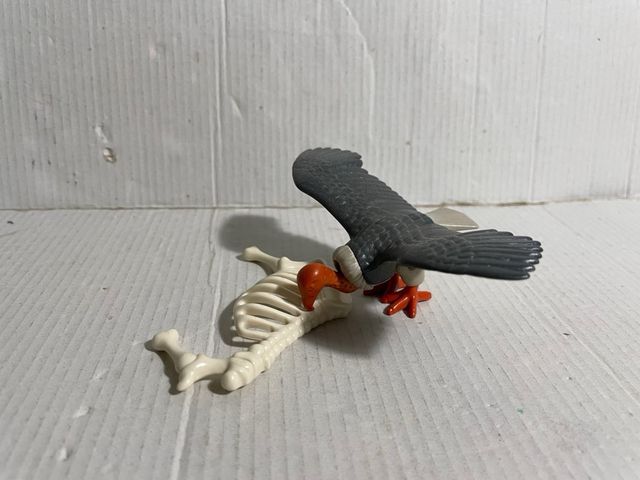 Playmobil Buitre con Esqueleto Animal