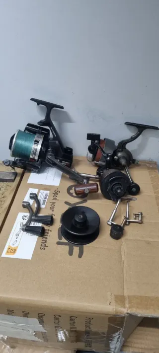 Lote carretes pesca y piezas