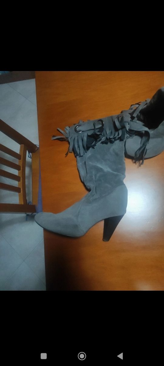 Stivaletti donna grigi con frange