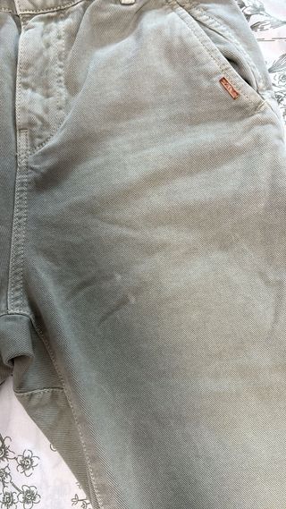 Pantalón Zara verde