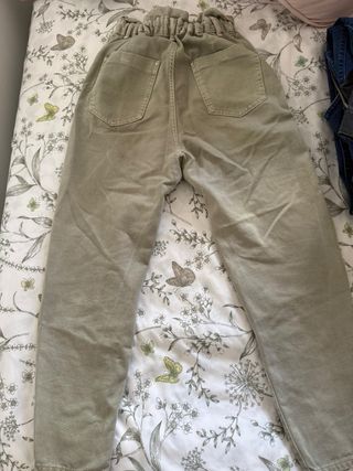 Pantalón Zara verde