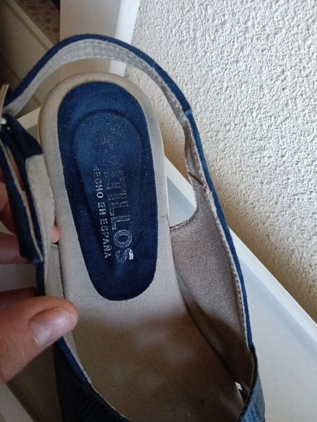 Sandalias de cuña azul