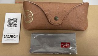 Custodia originale Ray-Ban effetto invecchiato. 