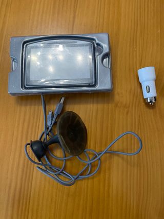 GPS Tomtom con cargador y soporte