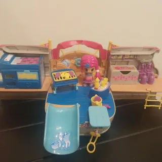Barco Pinypon con figura Michelle