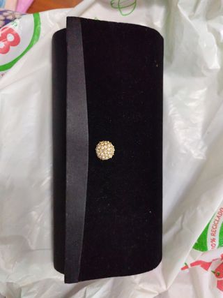 Bolso de terciopelo negro para ceremonia