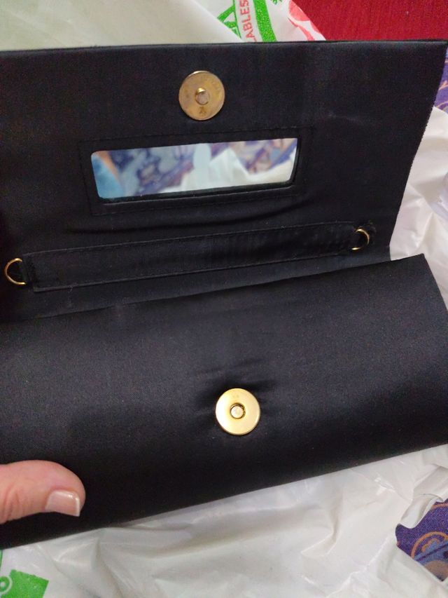 Bolso de terciopelo negro para ceremonia