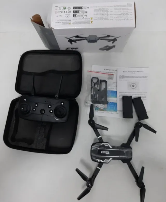 Dron E99 con mando y maletín