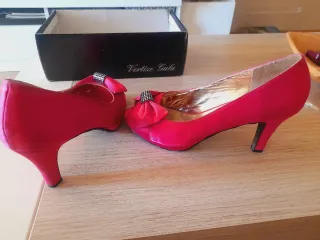 Zapatos de fiesta Vertize Gala fucsia con lazo