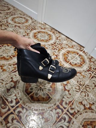 Botines Stradivarius Piel Negros Tachas Hebillas