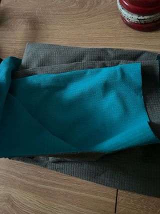 Equipo de gimnasio: guantes, pesas, anillas