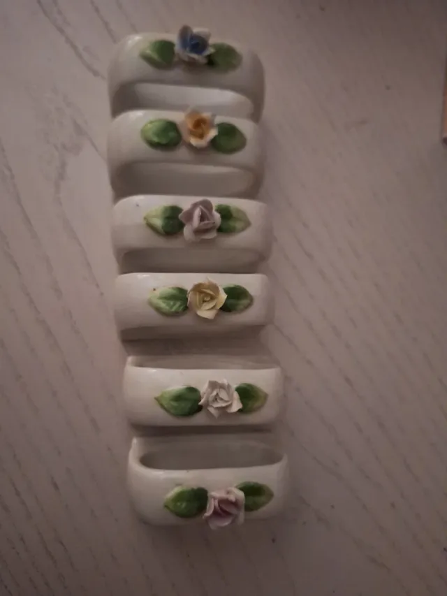 Servilleteros de porcelana con flores