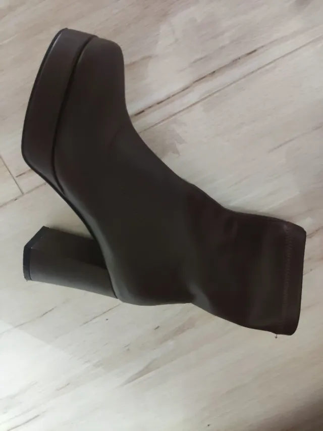 Botas de tacón marrón