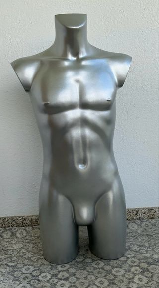 Maniquí Torso Hombre Plata con Pie. torso mujer.