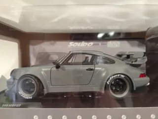 Porsche 911 964 RWB Bodykit con figura