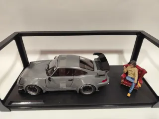 Porsche 911 964 RWB Bodykit con figura