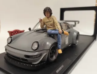 Porsche 911 964 RWB Bodykit con figura