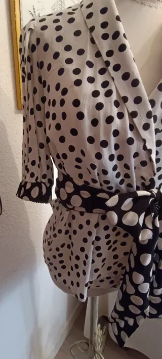 Camisa lunares blanca y negra