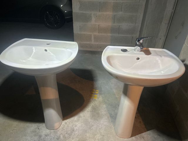 Pack 2 Lavabos Blancos con Pie uno con grifo