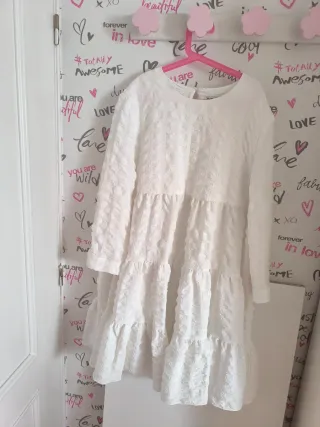 Vestido Zara blanco con volantes