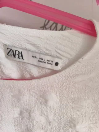 Vestido Zara blanco con volantes